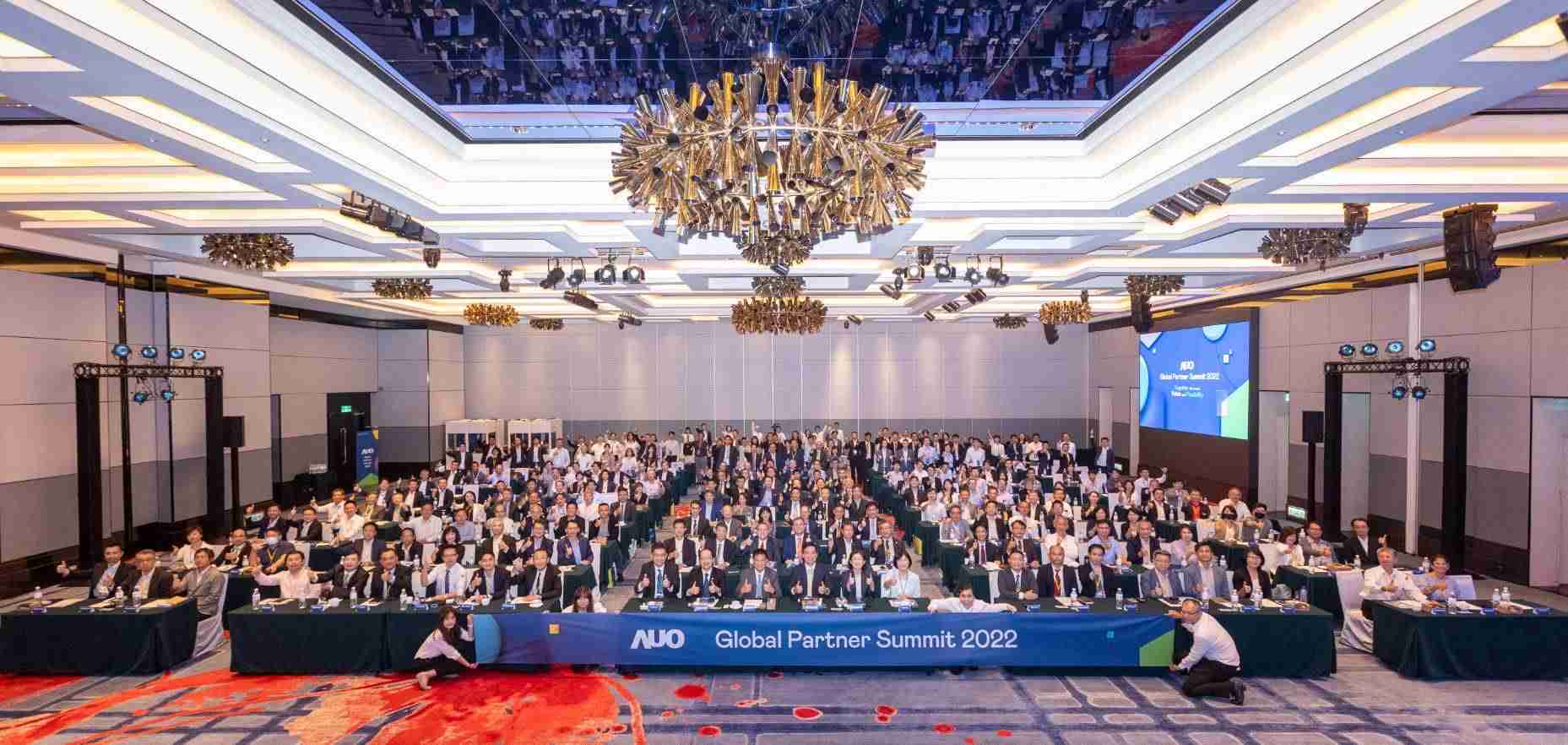 友達推動「安心、、、創新、、、、用心、、同心、、盡心」五星職旅，，，，為菲籍員工打造全方位照護，，，，首度贏得「人權實踐與發展領袖獎」殊榮