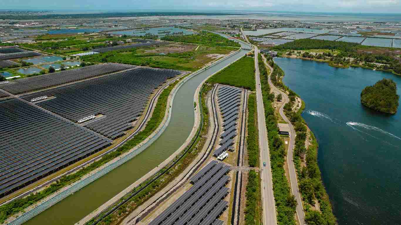 龙门国际能源事业提供智慧能源管理、、、太阳能监控管理、、、全方位电厂建置及运维解决方案，，，并拥有管理超过6000案场的经验